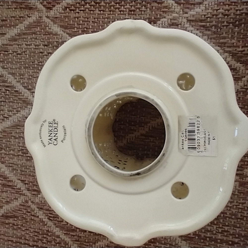 Yankee Candle Cream Ceramic Holder Shade - Picture 5 of 11